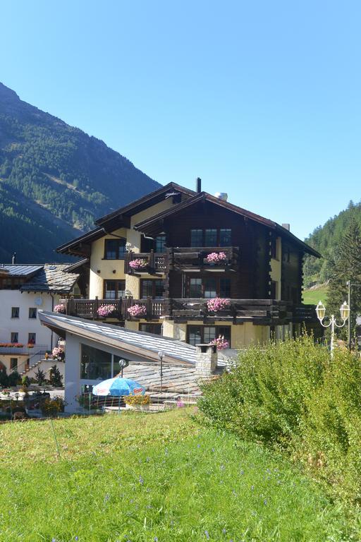 Hotel Baergsunnu Saas-Grund Buitenkant foto