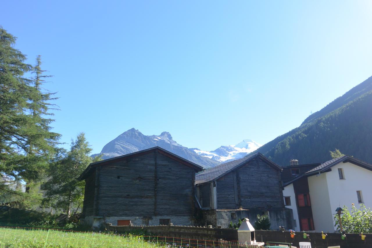 Hotel Baergsunnu Saas-Grund Buitenkant foto