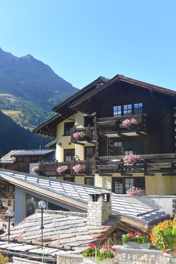 Hotel Baergsunnu Saas-Grund Buitenkant foto