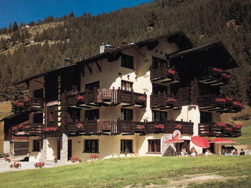 Hotel Baergsunnu Saas-Grund Buitenkant foto